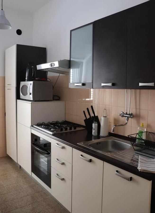 Apartman Simac Okrug Gornji โตรกีร์ ภายนอก รูปภาพ