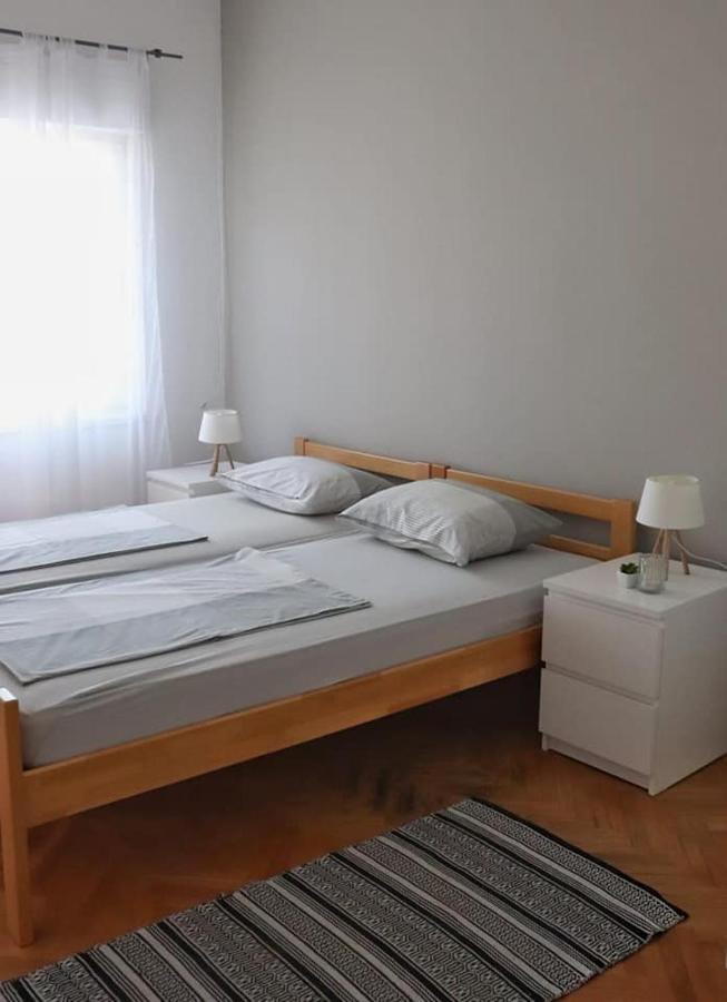 Apartman Simac Okrug Gornji โตรกีร์ ภายนอก รูปภาพ