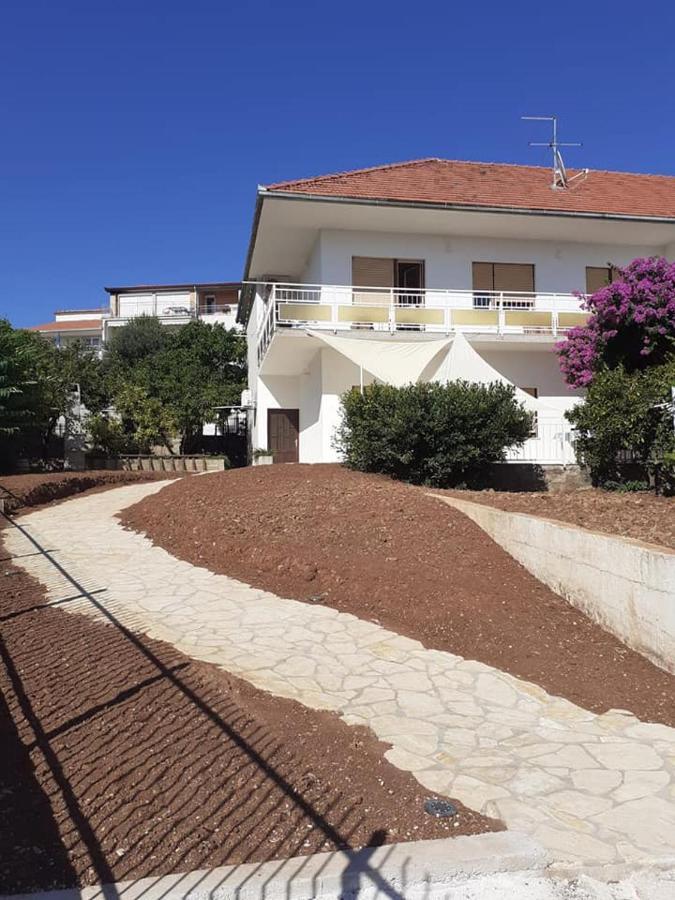 Apartman Simac Okrug Gornji โตรกีร์ ภายนอก รูปภาพ