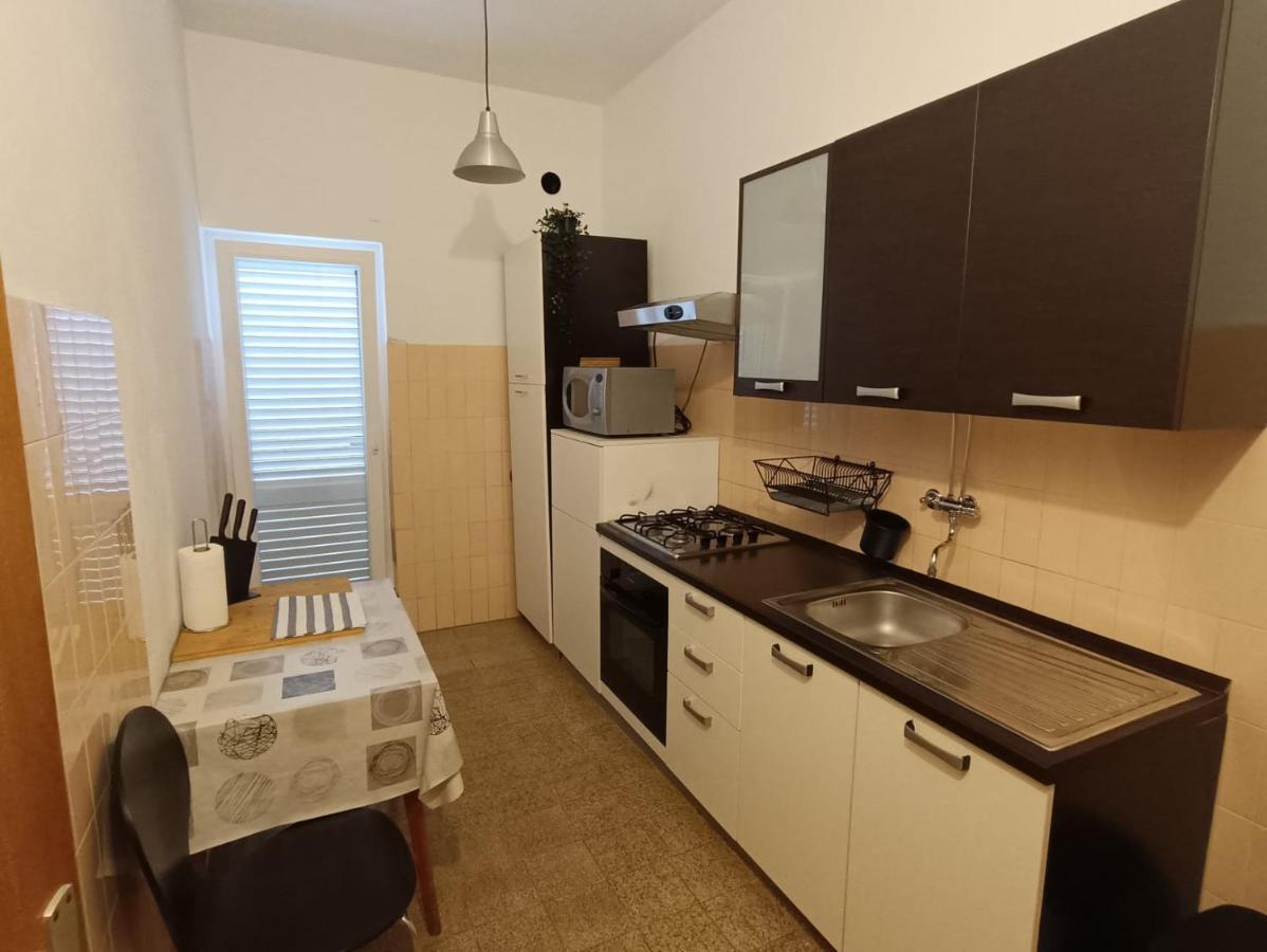 Apartman Simac Okrug Gornji โตรกีร์ ภายนอก รูปภาพ