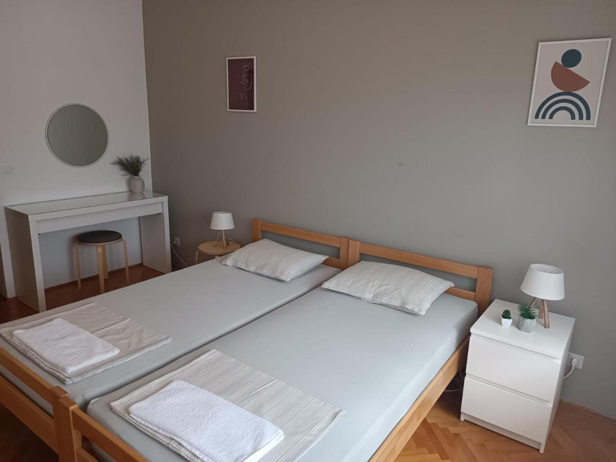 Apartman Simac Okrug Gornji โตรกีร์ ภายนอก รูปภาพ