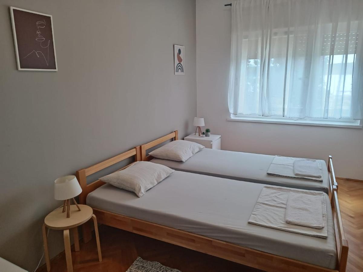 Apartman Simac Okrug Gornji โตรกีร์ ภายนอก รูปภาพ