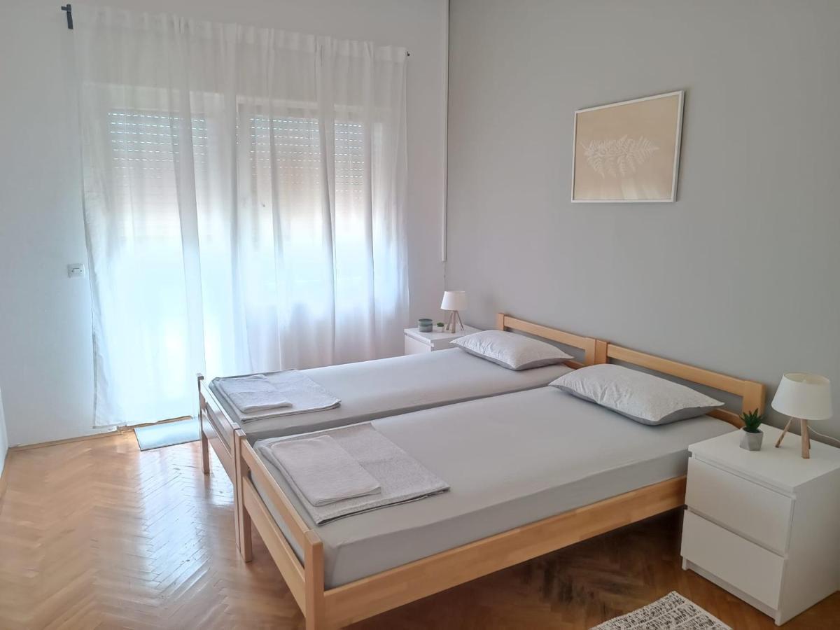 Apartman Simac Okrug Gornji โตรกีร์ ภายนอก รูปภาพ