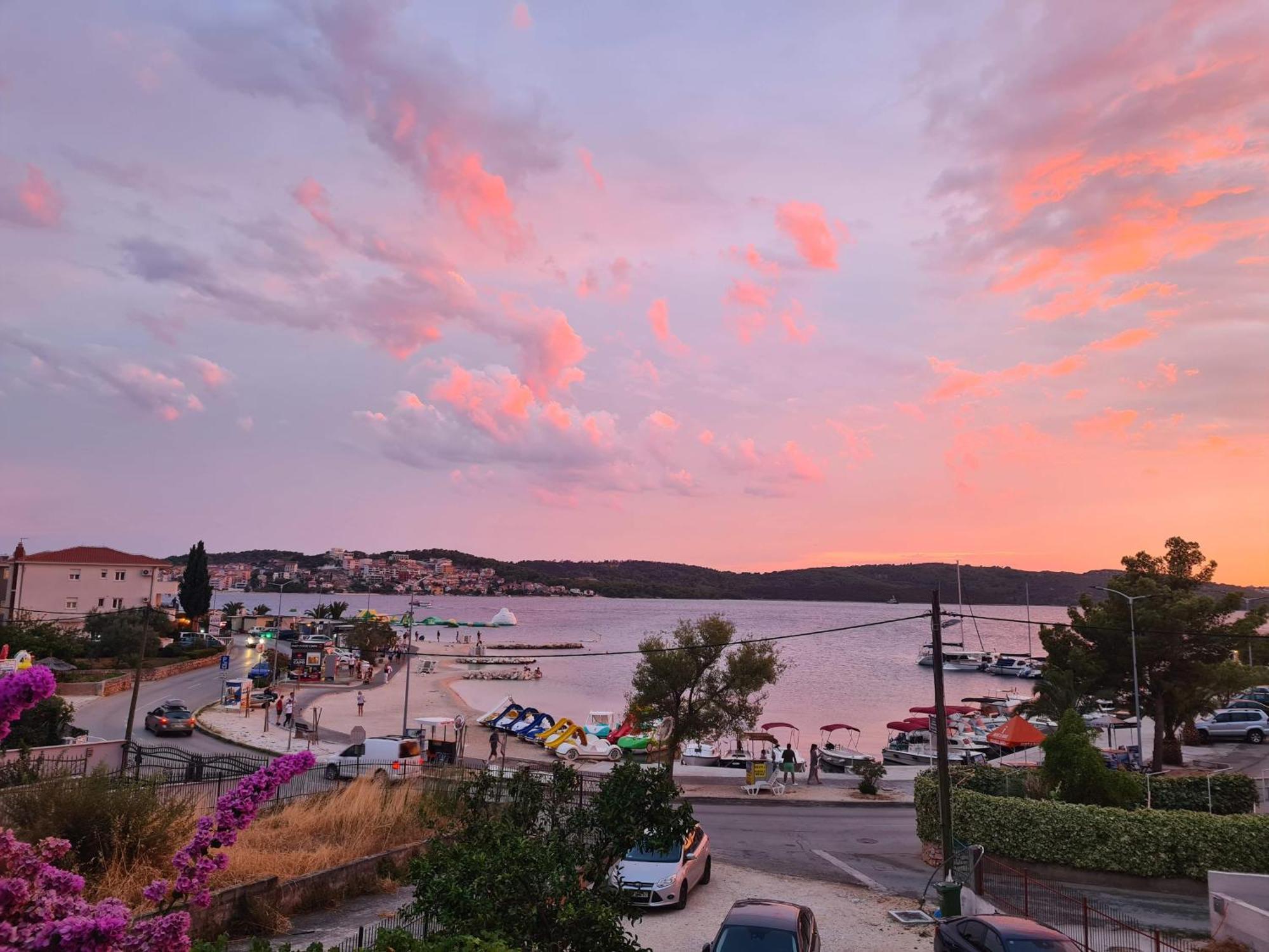 Apartman Simac Okrug Gornji โตรกีร์ ภายนอก รูปภาพ